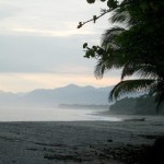 le camping sauvage a du bon: sur une plage en colombie