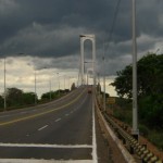 pont sur l Orinoque franchit a velo malgre l interdiction